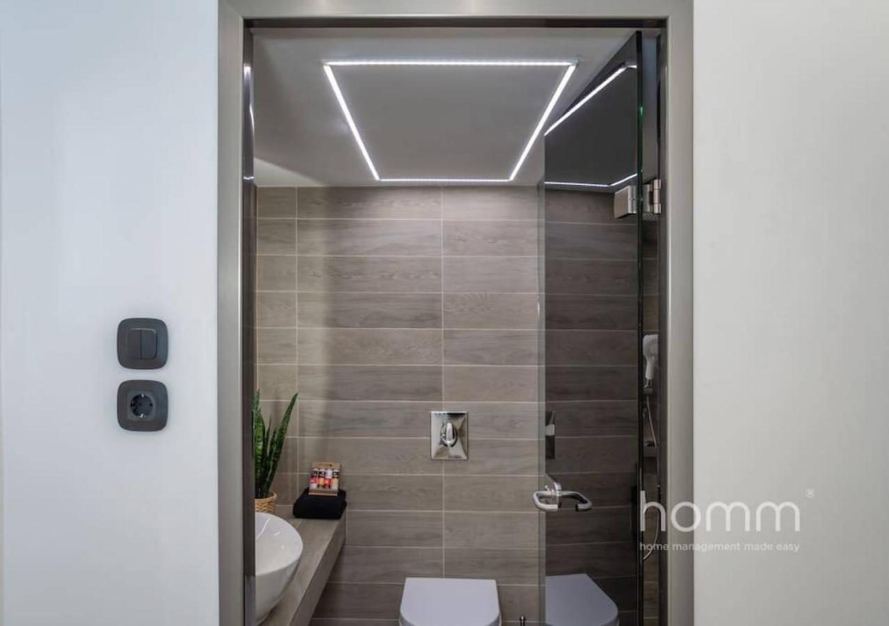 34Sqm Minimal Homm Apartment With Acropolis View Athen Eksteriør billede