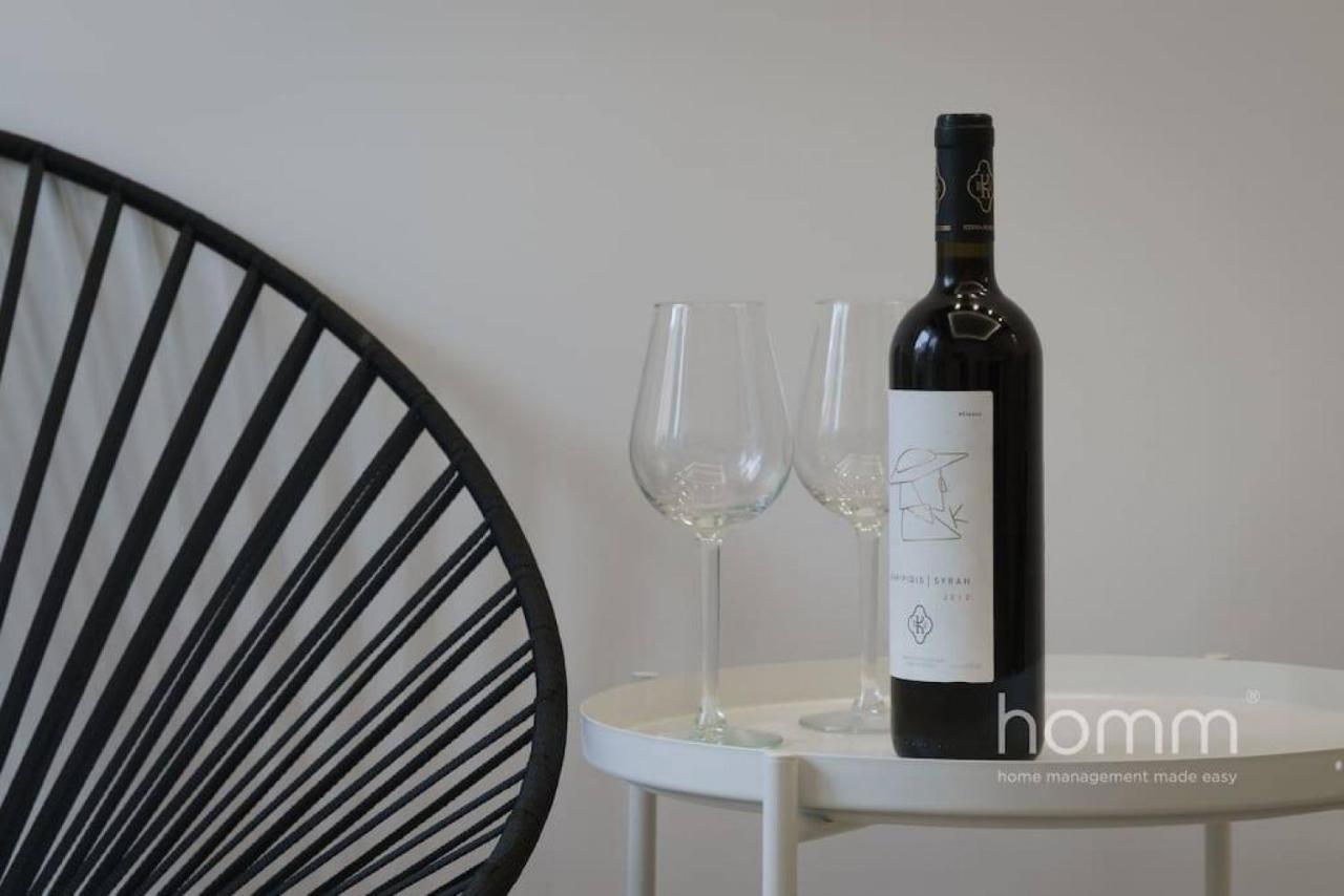 34Sqm Minimal Homm Apartment With Acropolis View Athen Eksteriør billede